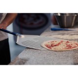 PELLE A PIZZA ALUMINIUM RECTANGULAIRE PERFOREE 33X33CM